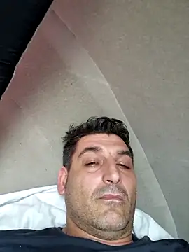 AdiAdrian5 online show from April 25, 2026, 10:07 am