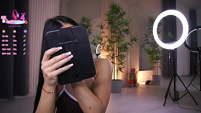 Abbela White online show from March 3, 2025, 6:37 am