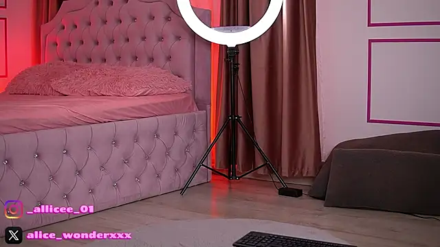 Abbela White online show from November 13, 2025, 6:34 am