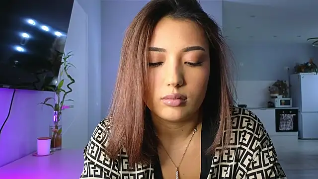 lily  foster online show from March 23, 2025, 5:32 am