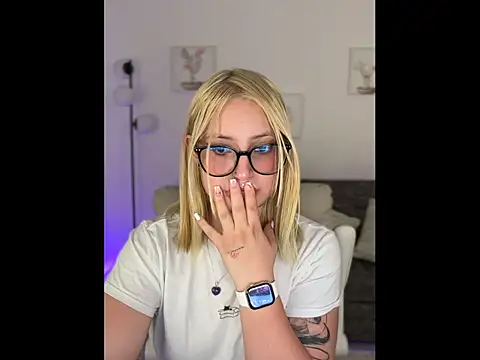 Megan lu2 online show from April 15, 2026, 1:56 am