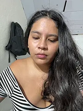 moncerrat luna online show from April 10, 2026, 9:30 pm