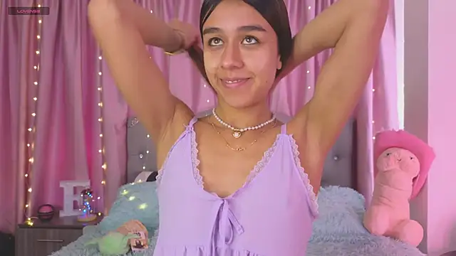 Emiily Scott1 online show from February 3, 2025, 2:02 pm