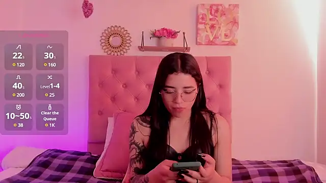 aliice walker  online show from December 3, 2024, 12:59 pm