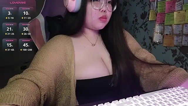 Snapshot of ANNELIESE_ chatting on December 4, 2024, 8:18 pm ANNELIESE online show from December 4, 2024, 8:18 pm