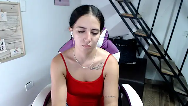 samantha baby  online show from November 6, 2025, 7:04 pm