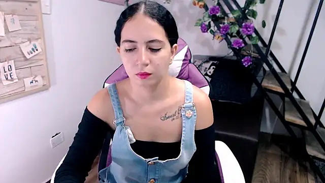 samantha baby  online show from March 26, 2026, 4:23 pm