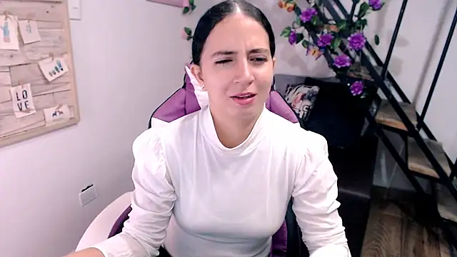 samantha baby  online show from April 16, 2026, 5:14 pm