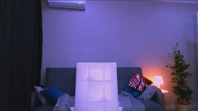 LesleySweet online show from February 5, 2026, 2:43 pm