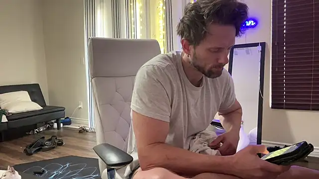 Snapshot of alexmannd chatting on October 1, 2025, 4:02 pm alexmannd online show from October 1, 2025, 4:02 pm