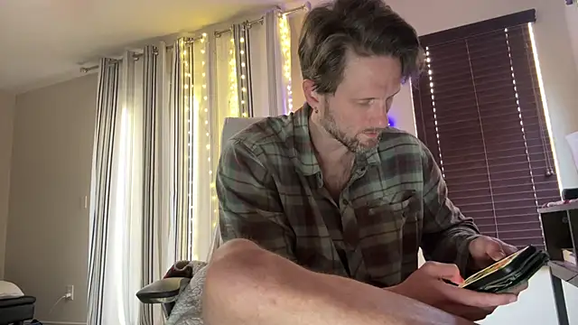 Snapshot of alexmannd chatting on October 17, 2025, 3:58 pm alexmannd online show from October 17, 2025, 3:58 pm