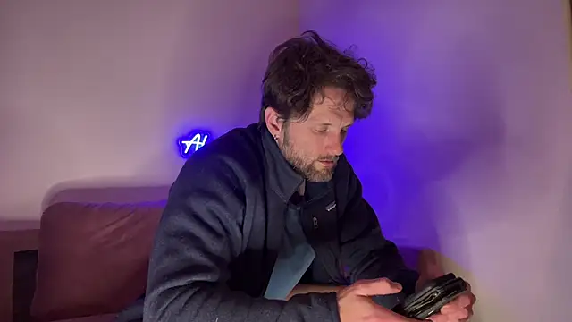 Snapshot of alexmannd chatting on November 19, 2025, 2:33 am alexmannd online show from November 19, 2025, 2:33 am