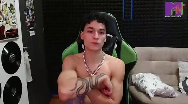 Curly Angel24 online show from February 2, 2025, 11:21 pm