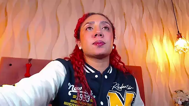 IsabelaLatina online show from February 5, 2026, 4:28 am