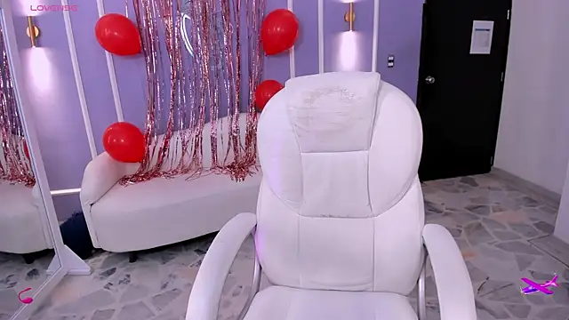 martinasaez online show from February 14, 2025, 8:05 pm