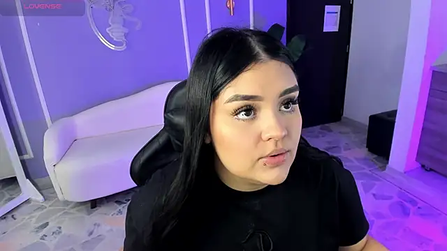 martinasaez online show from September 25, 2025, 7:39 pm