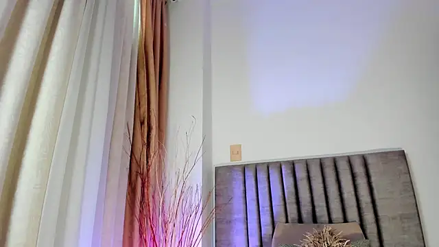 NoraDasilva online show from February 8, 2025, 12:50 pm