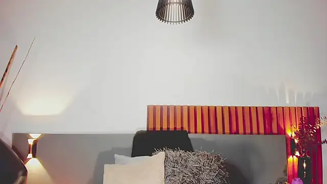 NoraDasilva online show from February 25, 2025, 11:55 pm