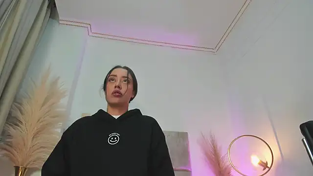 NoraDasilva online show from October 4, 2025, 12:25 pm