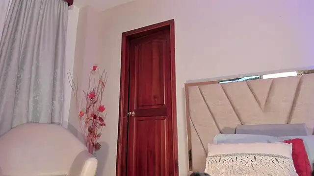 NoraDasilva online show from October 28, 2025, 12:36 am