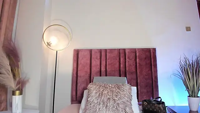 NoraDasilva online show from January 6, 2026, 12:36 am