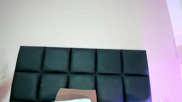 NoraDasilva online show from January 14, 2026, 9:31 pm