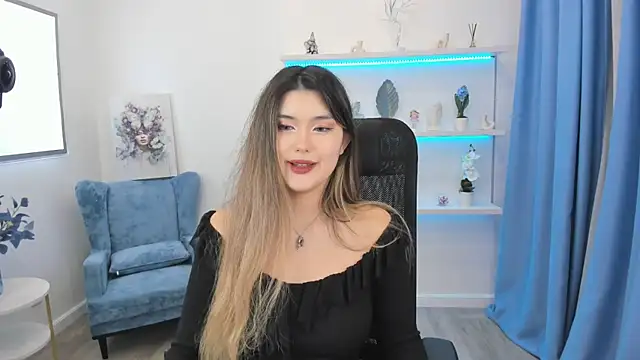 AnneTLi online show from October 5, 2025, 7:12 pm