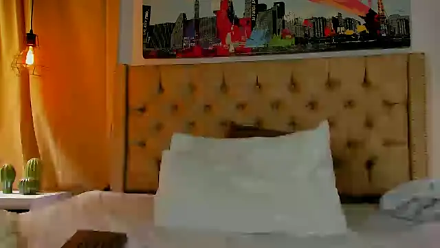 KeryHillson online show from February 6, 2025, 3:31 pm