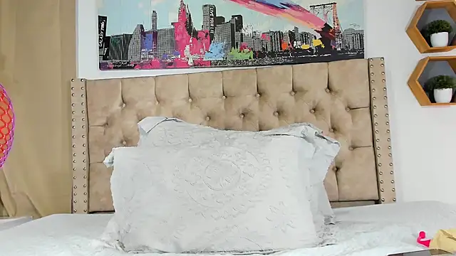 KeryHillson online show from February 10, 2025, 12:29 pm