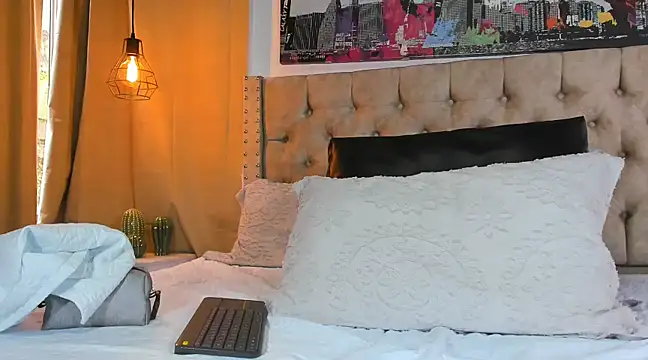 KeryHillson online show from March 6, 2025, 3:56 pm