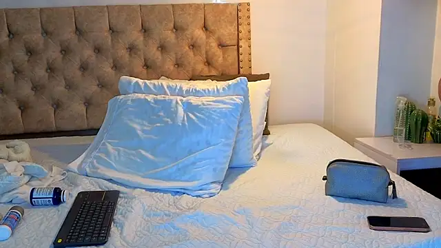 KeryHillson online show from January 11, 2026, 1:49 pm