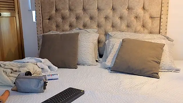 KeryHillson online show from January 18, 2026, 1:59 pm