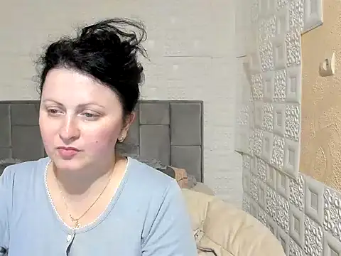 Lillian2 online show from March 14, 2025, 6:39 pm