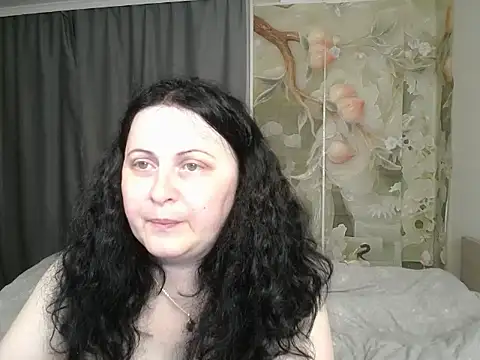 Lillian2 online show from June 7, 2026, 7:17 pm