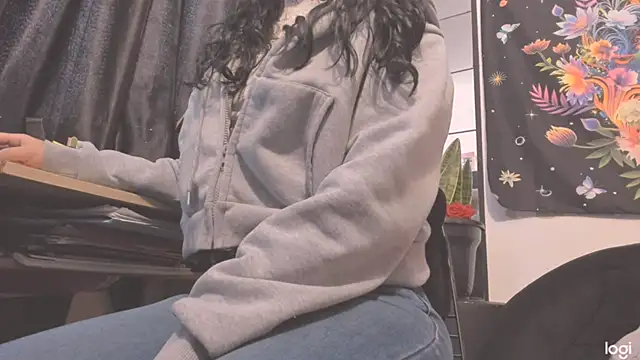 MYFAVOURITESTRAGER online show from September 10, 2025, 3:34 pm