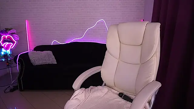 Daenerys Daenn online show from September 20, 2025, 7:42 am