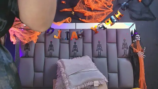  MiaBrown  online show from October 27, 2025, 12:09 pm