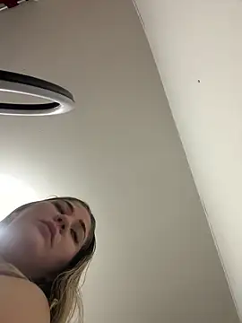 Celestedubois online show from March 11, 2025, 11:04 pm