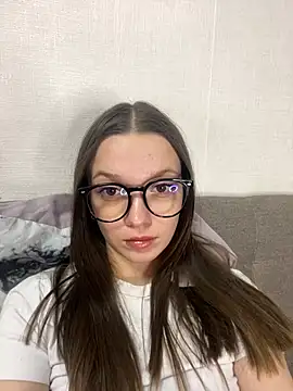 Tender-Mia online show from March 15, 2026, 4:46 pm