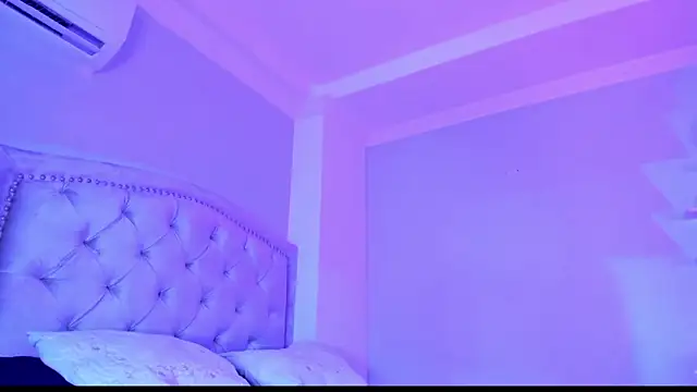 CamileHolmes online show from February 18, 2025, 4:15 am