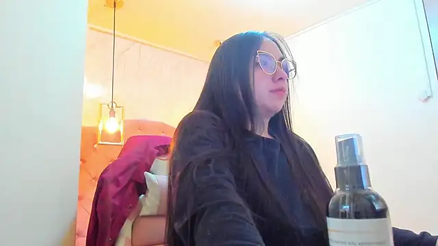 nalalye cruzz  online show from January 24, 2025, 3:11 am