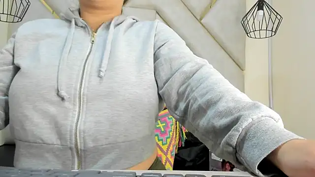 nalalye cruzz  online show from March 2, 2025, 12:11 pm