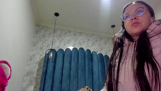 nalalye cruzz  online show from October 10, 2025, 3:05 am