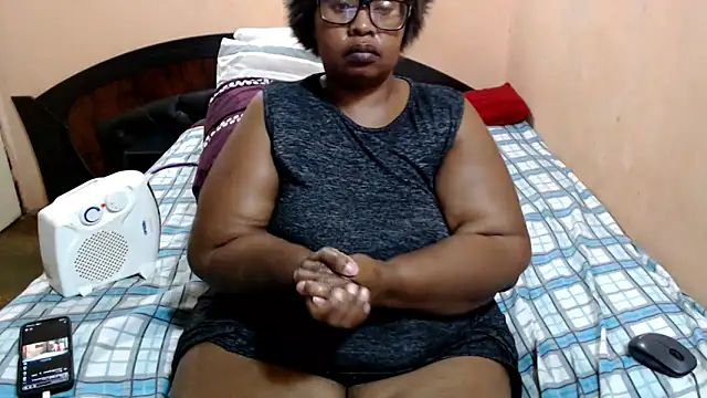 Snapshot of ZOQULUx chatting on May 10, 2026, 6:24 pm ZOQULUx online show from May 10, 2026, 6:24 pm