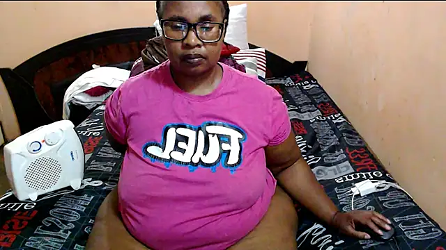 Snapshot of ZOQULUx chatting on May 22, 2026, 8:36 pm ZOQULUx online show from May 22, 2026, 8:36 pm