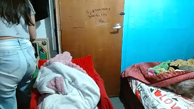 clarisse69 online show from December 4, 2024, 9:46 pm