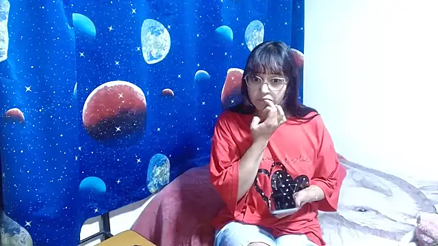 clarisse69 online show from April 4, 2026, 11:57 pm