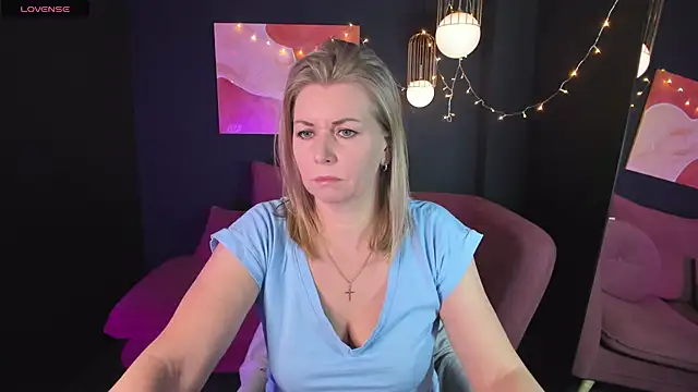 Annie Light online show from February 7, 2025, 5:52 am