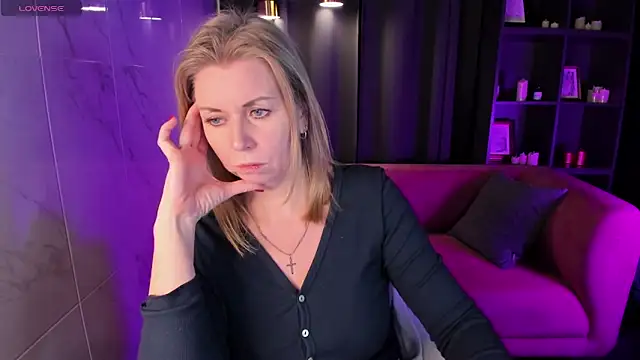 Annie Light online show from February 11, 2025, 11:54 am