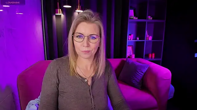 Annie Light online show from March 3, 2025, 11:55 am